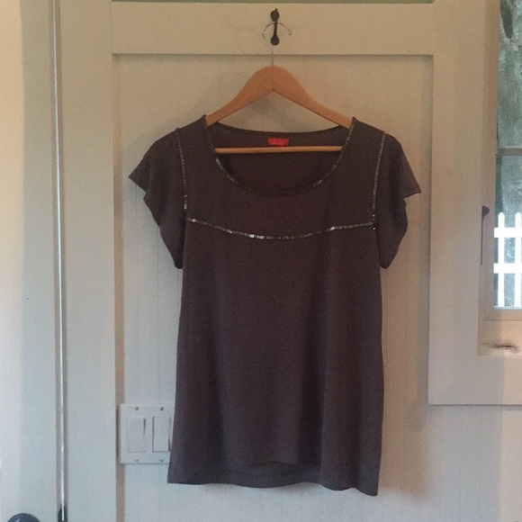 Gray needed t-shirt - Picture 3 of 3